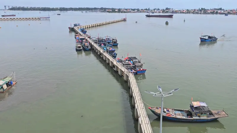 Ngư dân “mắc cạn” - Bài 2: Hạ tầng hậu cần nghề cá - Nơi thiếu, nơi lãng phí