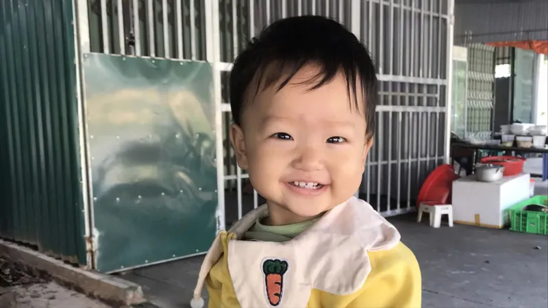 2 vợ chồng công nhân chật vật nuôi con bị ung thư máu