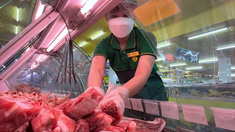 Nguồn cung ứng thịt dồi dào, không lo đứt hàng