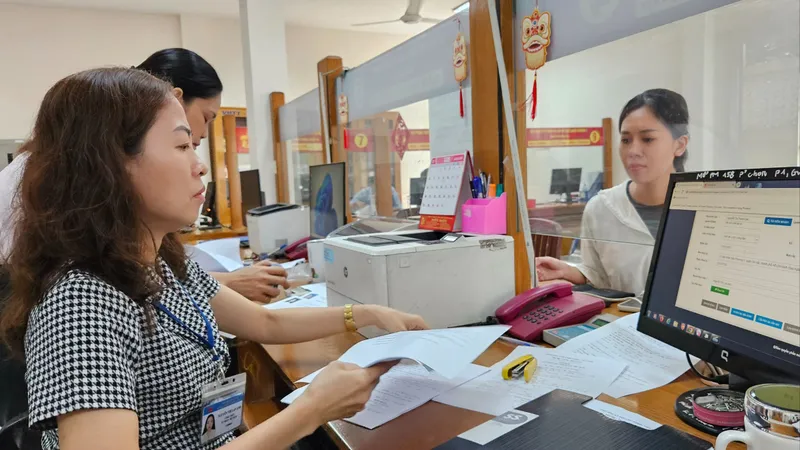 Ngày đầu 41 phường mới của TPHCM hoạt động: Giải quyết thủ tục hành chính thông suốt