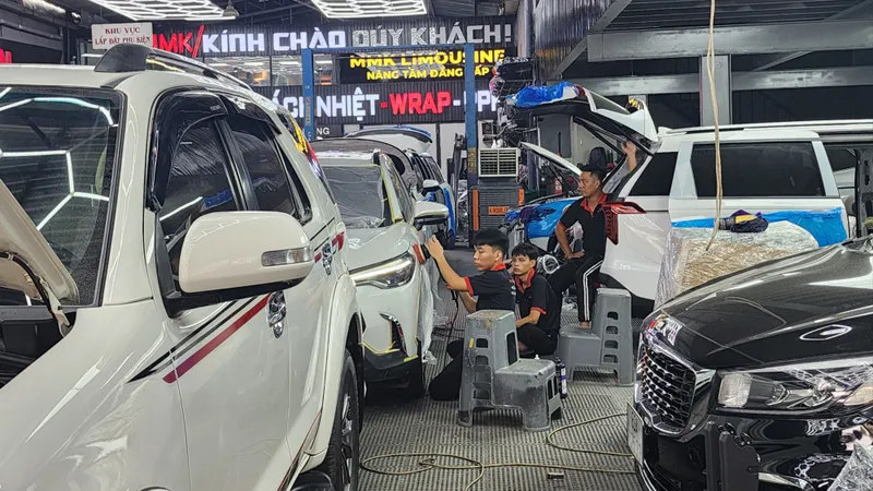 Sôi động dịch vụ sửa chữa nhà, tân trang ô tô đón tết