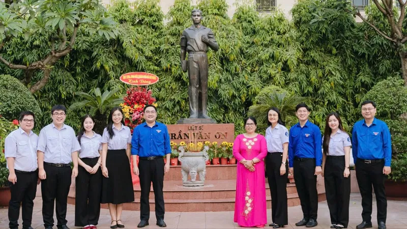 Khánh thành công trình chỉnh trang tượng đài liệt sĩ Trần Văn Ơn và liệt sĩ Quách Thị Trang