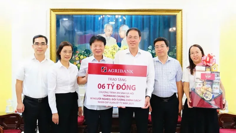 Agribank chung tay hỗ trợ đối tượng chính sách, hộ nghèo TPHCM nhân dịp Tết Ất Tỵ 2025