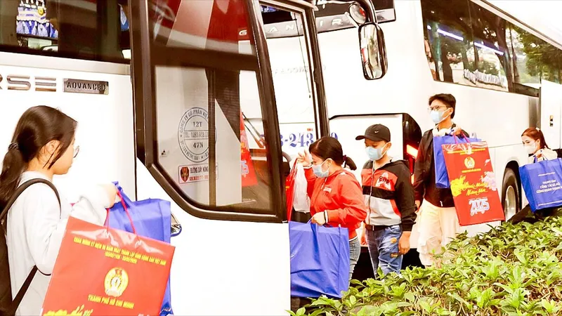 Những chuyến xe đoàn viên đậm nghĩa tình
