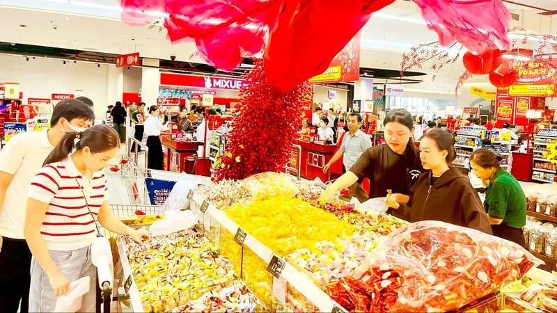 Hàng tết: Giá bán ổn định, nhiều khuyến mãi