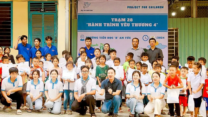Chàng trai trẻ với dự án “Cho em”