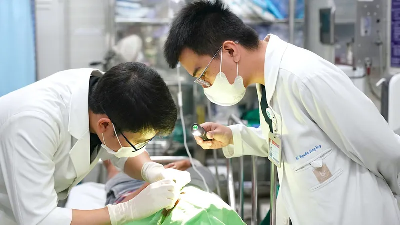 Những chiến binh áo trắng nơi lằn ranh sinh tử