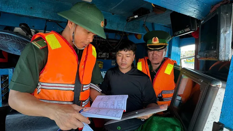 Chống khai thác IUU ở miền Trung: Siết chặt từ bờ ra biển