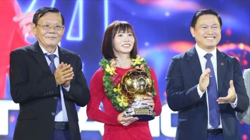 Chắp cánh tài năng bóng đá nước nhà