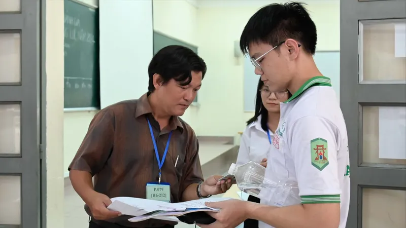 Tuyển sinh đại học năm 2025: Áp lực khi bỏ xét tuyển sớm