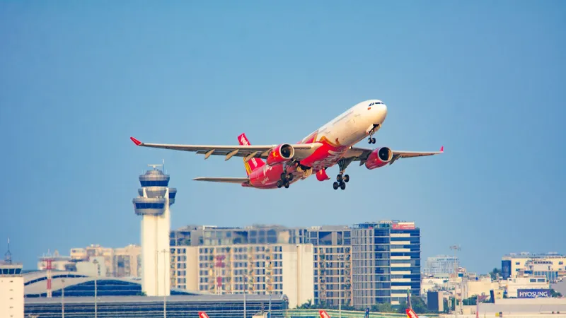 Đặt vé bay TPHCM đi Nagoya và Fukuoka không lo về giá, Vietjet thôi!