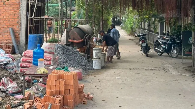 Vụ “Cấp giấy phép xây dựng nhà… trên đường”: Tháo dỡ toàn bộ công trình cột, kèo sắt lấn chiếm đường