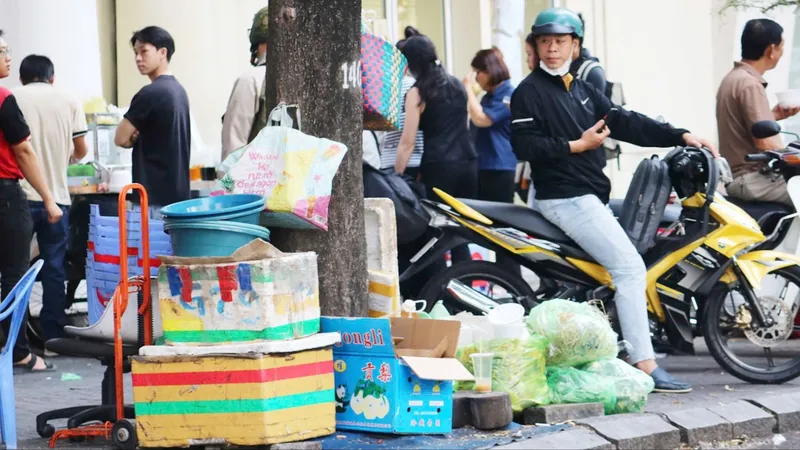 “Gánh nặng” quanh các gốc cây