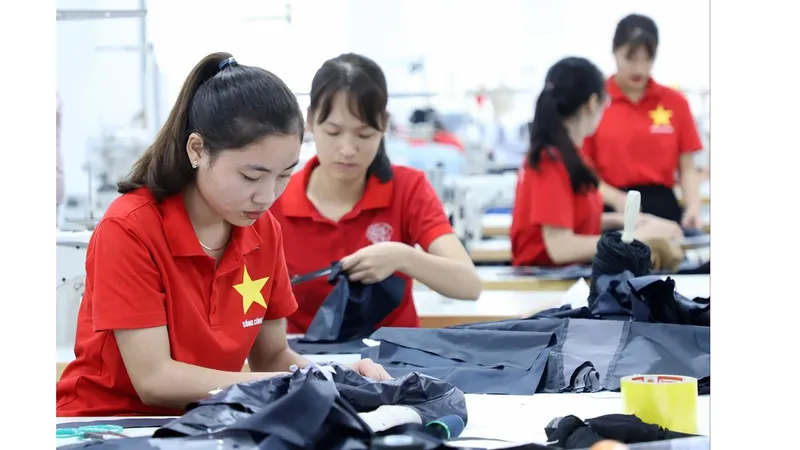 Từ quốc gia nghèo đến nền kinh tế phát triển nhanh nhất - Bài 4: Để lại là những… quả đấm thép