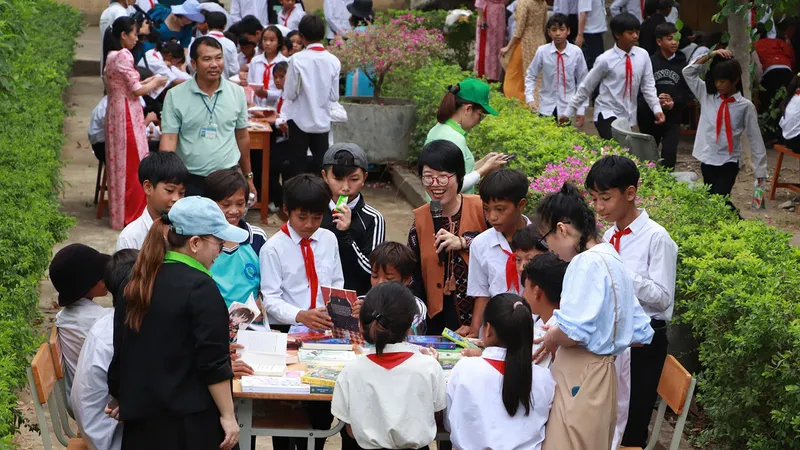 Đừng “bỏ quên” sách dành cho trẻ yếu thế