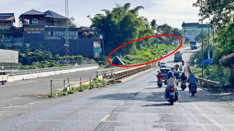 Cầu xây xong chờ... đấu nối