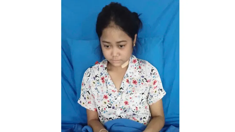 Bố mắc bệnh hoại tử xương, con gái nhiễm trùng máu