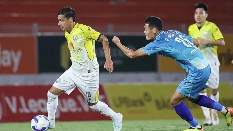 V-League 2024-2025: Bóng đá miền Trung tiếp tục đua trụ hạng