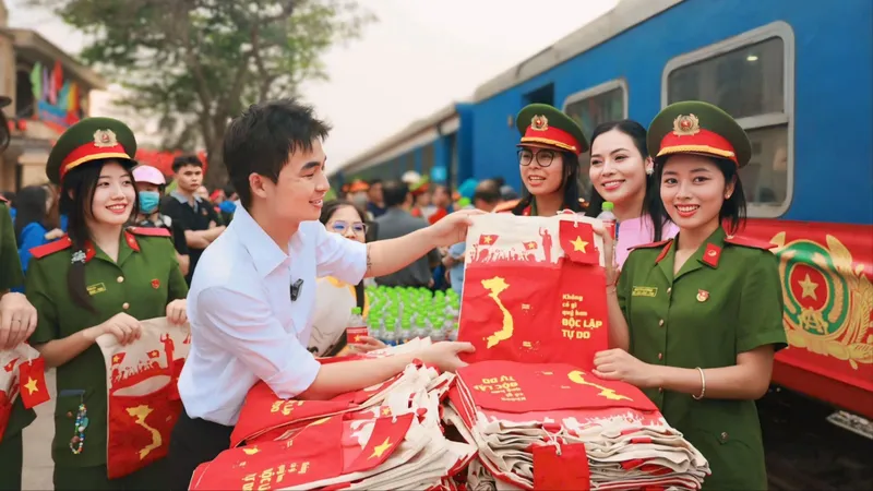Dưới màu cờ Tổ quốc