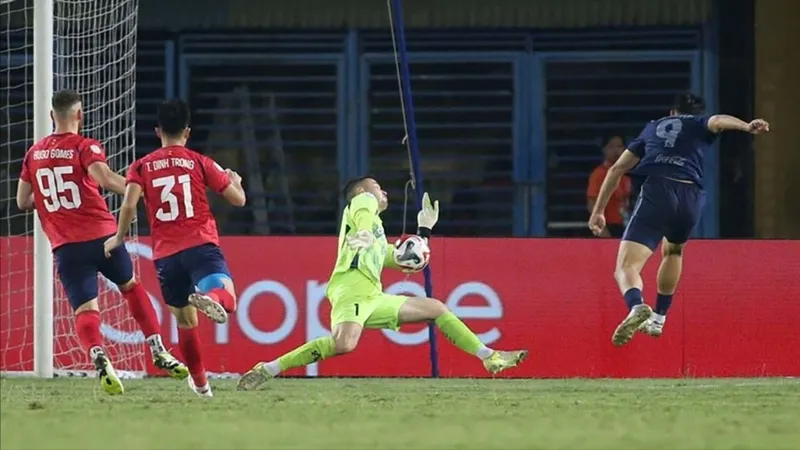 Chung kết lượt đi Cúp C1 Đông Nam Á 2024-2025, CAHN - Buriram United 2-2: Rượt đuổi kịch tính