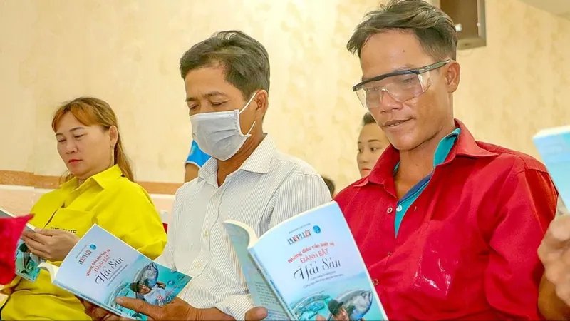 Thắp lên ngọn lửa trong hành trình trên rừng, dưới biển