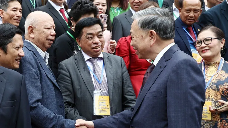 “Đại bàng” và “chim sẻ”