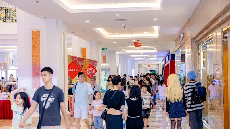 Hiện tượng mua sắm Vincom Red Sale “khuấy đảo” thị trường bán lẻ mùa hè 2025