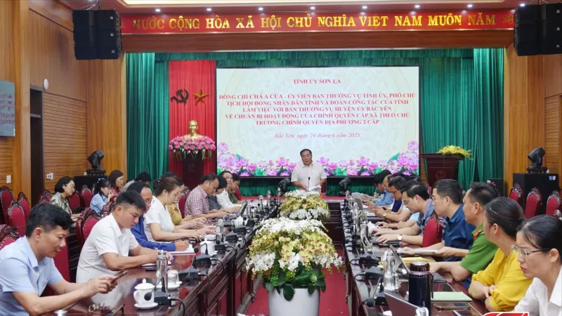 Đồng chí Phó Chủ tịch HĐND tỉnh kiểm tra các điều kiện chuẩn bị đi vào hoạt động chính quyền địa phương 2 cấp tại huyện Bắc Yên