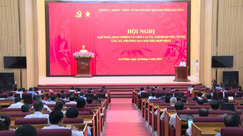 Gặp mặt, giao nhiệm vụ cho cấp ủy, chính quyền các xã, phường sau sắp xếp, hợp nhất