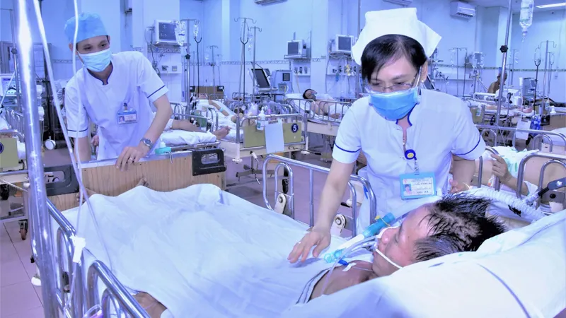 Bệnh viện khó tuyển điều dưỡng