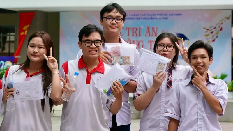Ngày đầu tiên kỳ thi tốt nghiệp THPT 2025: Đề hay, bám sát thực tiễn cuộc sống