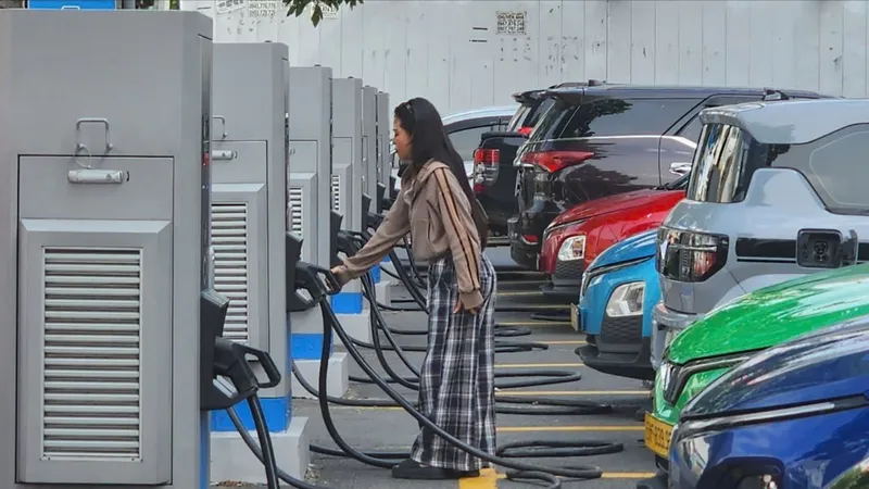 Hạ tầng điện lực chưa đáp ứng nhu cầu sạc xe điện