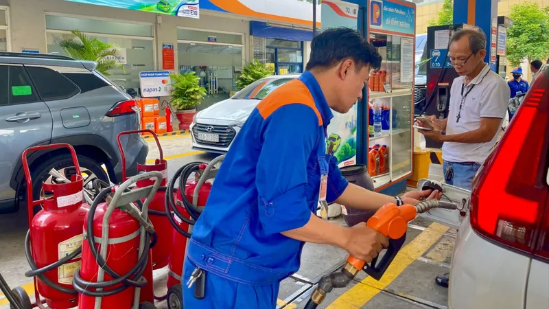 Chuẩn bị sử dụng xăng E10 trên toàn quốc từ 1-1-2026: Ổn định nguồn cung và tâm lý tiêu dùng