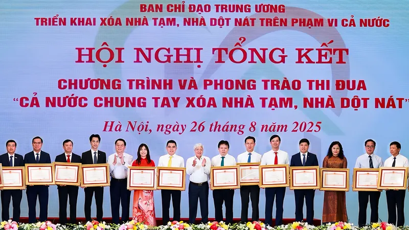 Chính phủ hoàn thành mục tiêu 334.000 căn nhà tạm được xây mới, HDBank chung tay đóng góp trên 2.600 căn