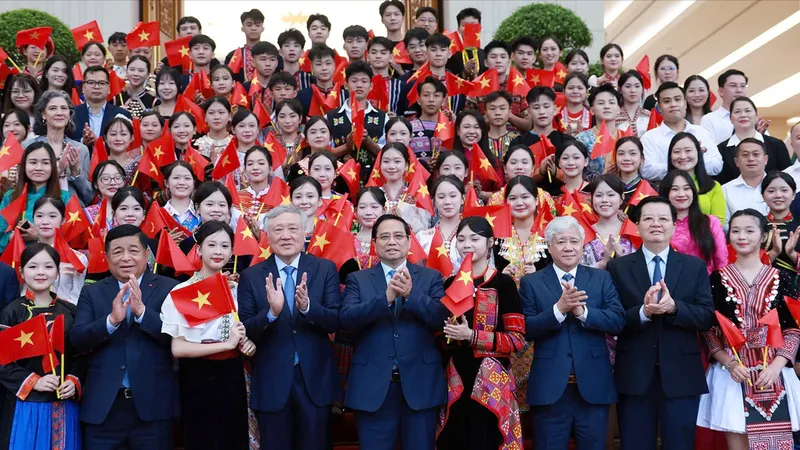 Chính phủ dưới sự lãnh đạo của Đảng - 80 năm hành trình vì nước, vì dân