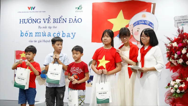 Nói với trẻ thơ về tình yêu đất nước