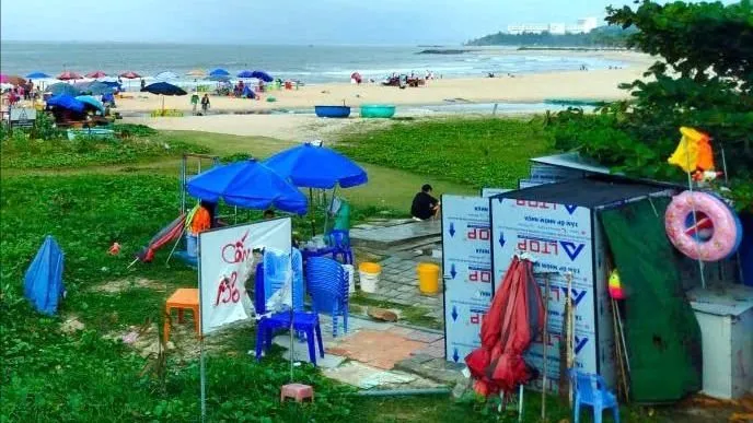 Bãi biển nhếch nhác