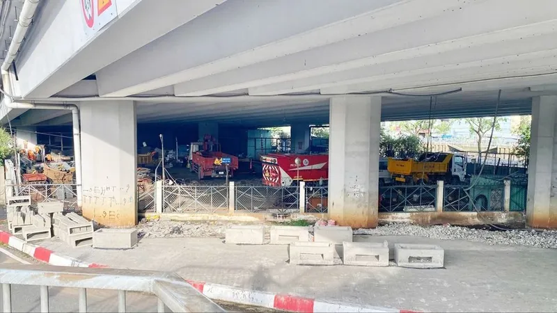 Nhiều gầm cầu vẫn bị chiếm dụng làm bãi giữ xe