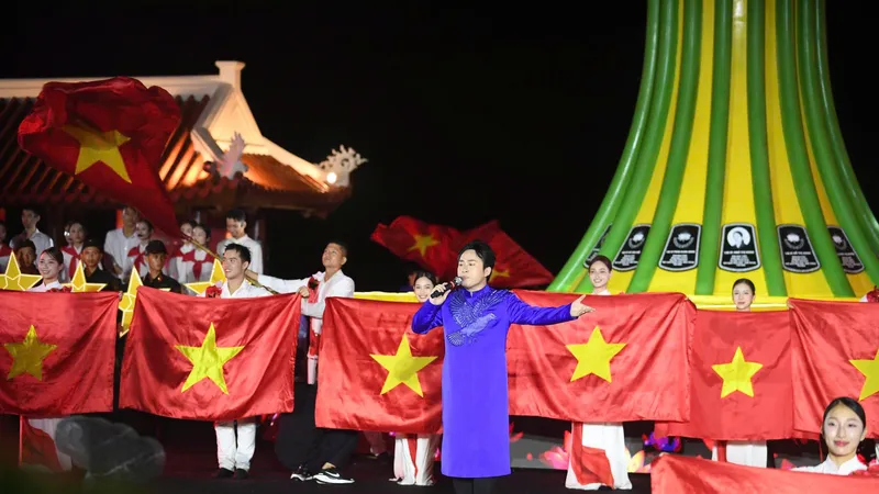 “Lời tri ân – Dòng sông hoa lửa”: Đêm nghệ thuật tái hiện huyền thoại bến phà Long Đại