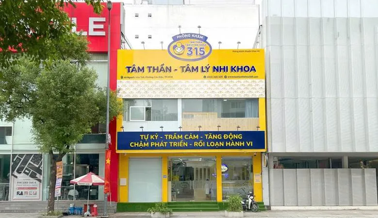 Nghi ngờ trẻ bị tự kỷ, gia đình phát hiện nguyên nhân bất ngờ
