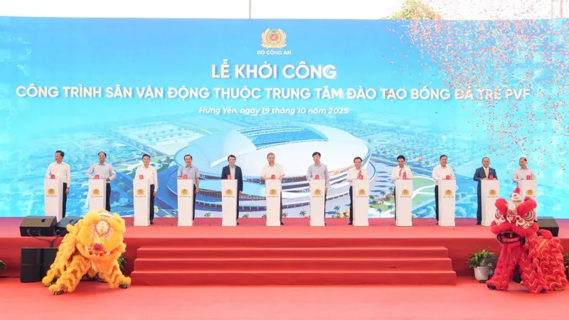 Từ việc khởi công sân bóng đá lớn nhất Việt Nam