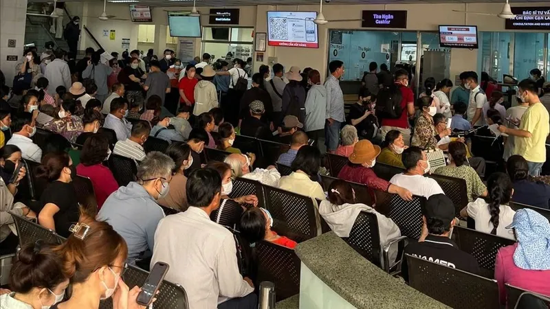 Nghịch lý khám bệnh, chữa bệnh: Trên quá tải, dưới đìu hiu