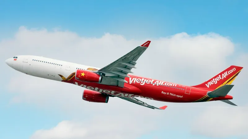 Vietjet và 25 Anh Tài cùng chung tay ủng hộ người dân bị ảnh hưởng bão lũ