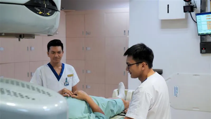 Vinmec điều trị thành công ung thư tiền liệt tuyến nhờ phác đồ xạ trị mới nhất thế giới