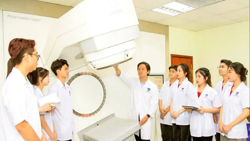 Đào tạo bác sĩ, cử nhân luật: Chuẩn hóa từ khâu mở ngành đến chất lượng đào tạo