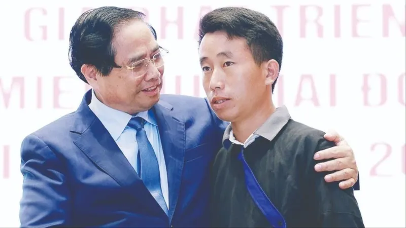 Tôn vinh kịp thời những trường hợp xả thân vì nhân dân, đất nước