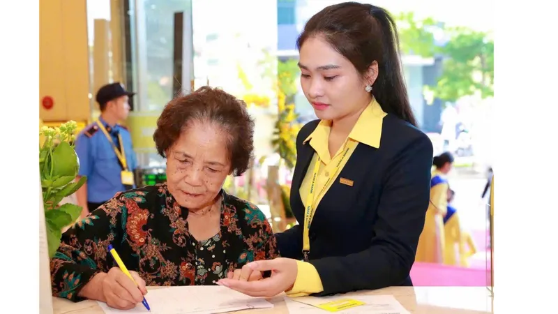 Ngân hàng “gồng” lãi suất, hỗ trợ tăng trưởng