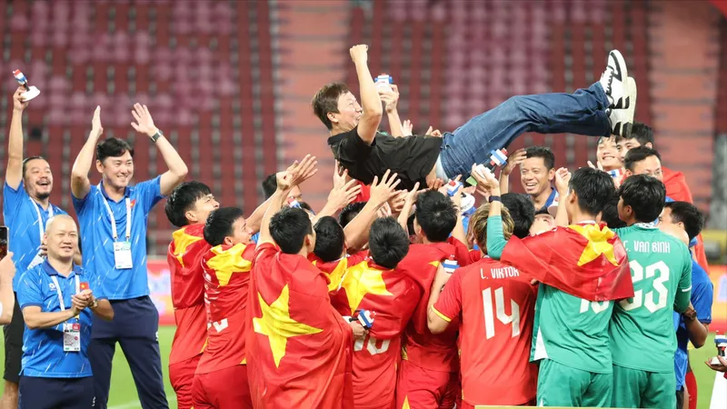 Thủ tướng gửi thư chúc mừng đội tuyển bóng đá nam U22 và đội tuyển Futsal nữ Việt Nam