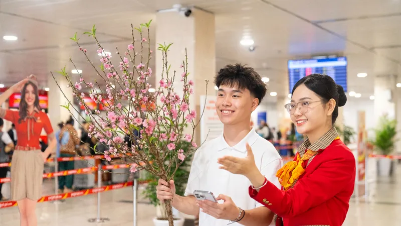Vietjet mang sắc mai, đào theo những chuyến bay Xuân 2026