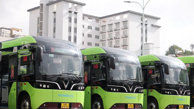 VinBus chuyển đổi 169 xe buýt của 9 tuyến sang xe điện